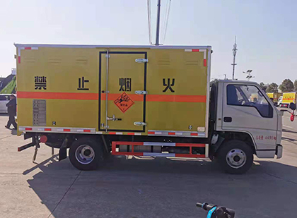 襄汾爆破器材运输车技术升级与安全合规新趋势